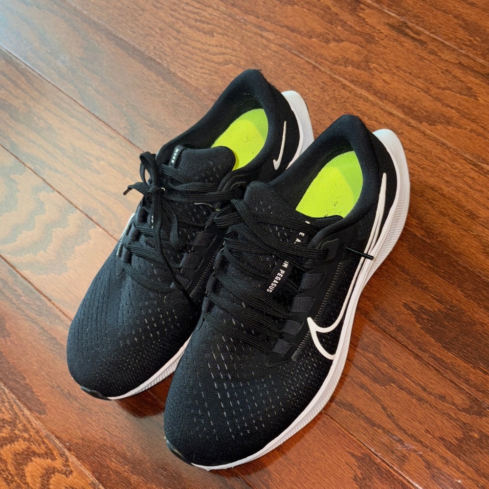 Black Nike Zoom Pegasus